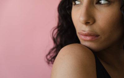 Makijaż do pracy przy cerze mieszanej bez świecenia