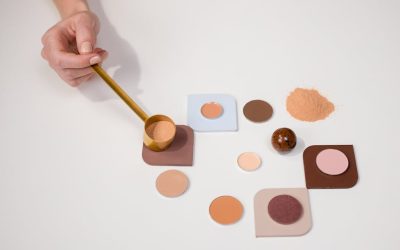 Łatwy makijaż wieczorowy w neutralnych kolorach dla początkujących