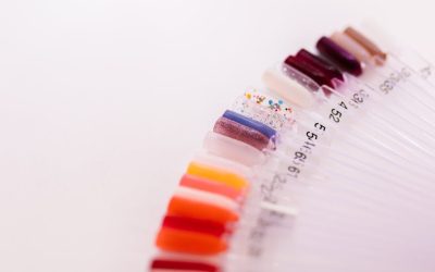 Skuteczne sposoby na wzmocnienie łamliwych paznokci w domu