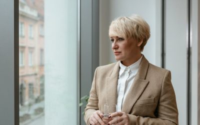 Krótki manicure do pracy z idealnymi kolorami i inspiracjami