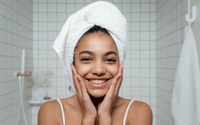 Jak zadbać o skórę nastolatki i budować zdrowe nawyki pielęgnacyjne