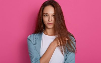 Zniszczone włosy pod lupą